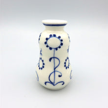 Carica l'immagine nel visualizzatore di Gallery, Bottiglia Porta Profumi Porcellana