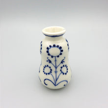 Carica l'immagine nel visualizzatore di Gallery, Bottiglia Porta Profumi Porcellana