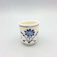 Carica l'immagine nel visualizzatore di Gallery, Bicchierino Porcellana