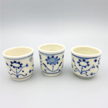 Carica l'immagine nel visualizzatore di Gallery, Bicchierino Porcellana