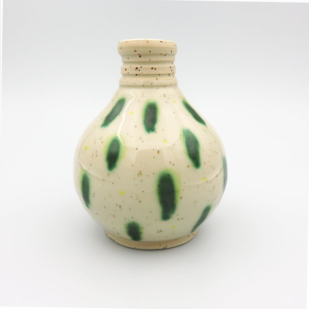 Ceramica artigianale dipinta a mano con tocchi di verde e giallo oro. Made in Abruzzo.